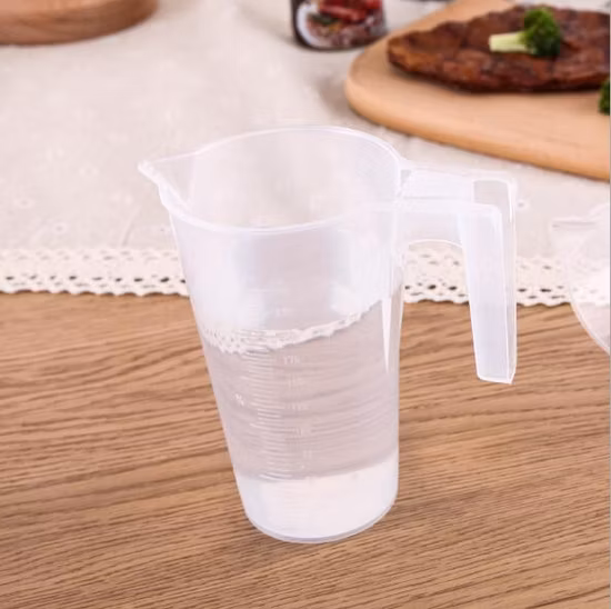 Pichet en plastique empilable de 250 ml pour la pâtisserie ou le laboratoire/pichet en plastique